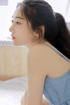 三个黑人一个接一个上